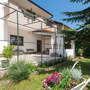  Apartman Laura