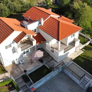 https://apartmani-ema-sveti-filip-i-jakov-23207.hotelinzadar.com
