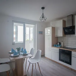  Apartman In With